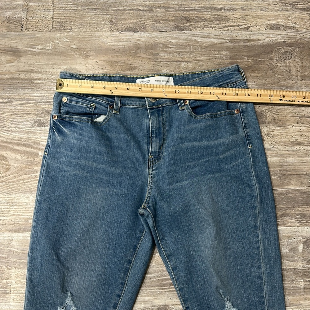 Levi Strauss mid rise boyfriend jeans size 12. - Picture 2 of 7